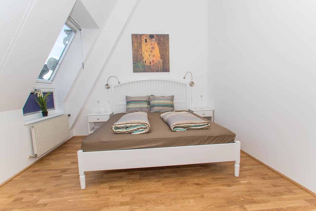 Deluxe Apartment With 3 Rooms - Bartensteingasse 16 Wien Ngoại thất bức ảnh