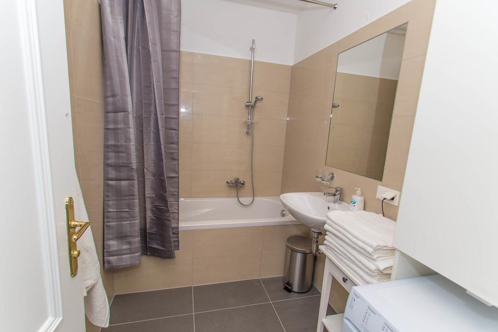 Deluxe Apartment With 3 Rooms - Bartensteingasse 16 Wien Ngoại thất bức ảnh